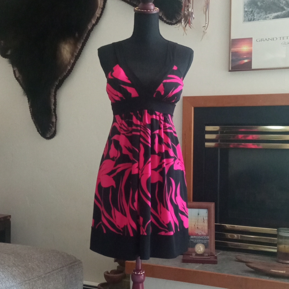 Cute tropical dress light flowy fabric like new
